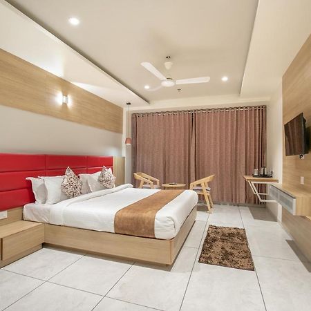Hotel Silvera Grand Amhedabad Dış mekan fotoğraf