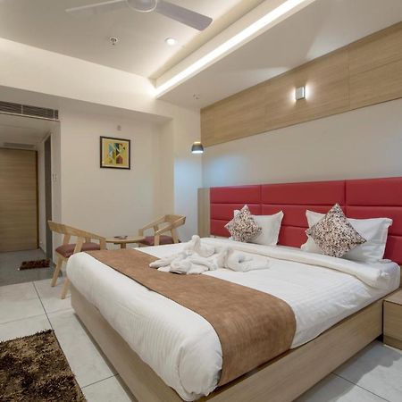 Hotel Silvera Grand Amhedabad Dış mekan fotoğraf