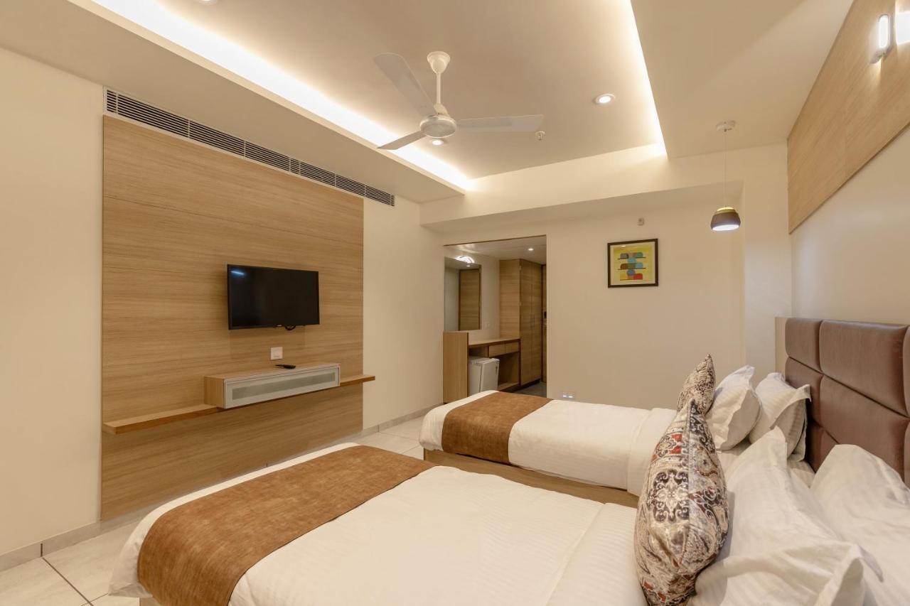 Hotel Silvera Grand Amhedabad Dış mekan fotoğraf
