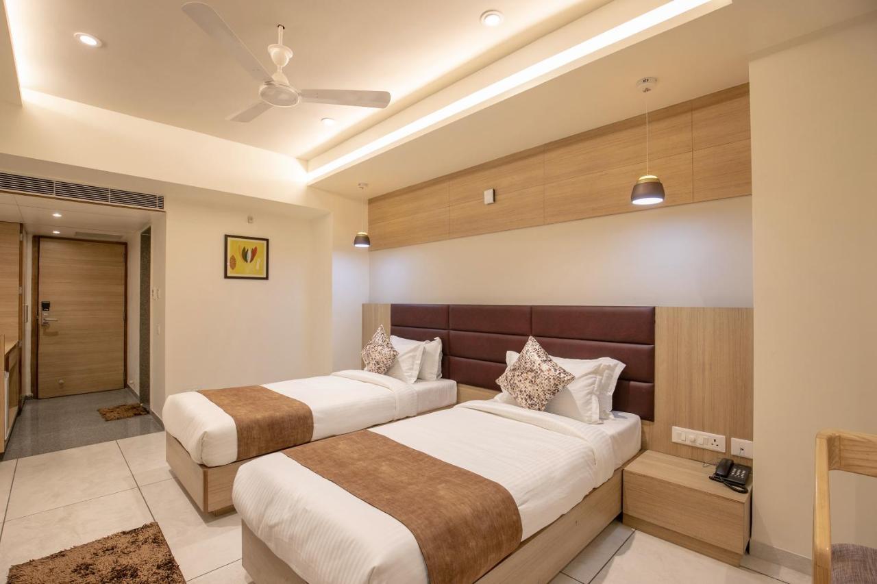 Hotel Silvera Grand Amhedabad Dış mekan fotoğraf