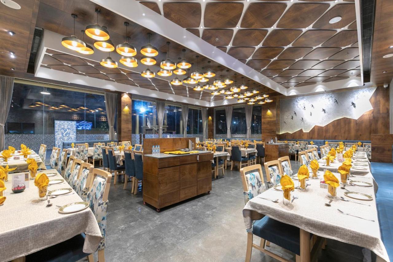 Hotel Silvera Grand Amhedabad Dış mekan fotoğraf