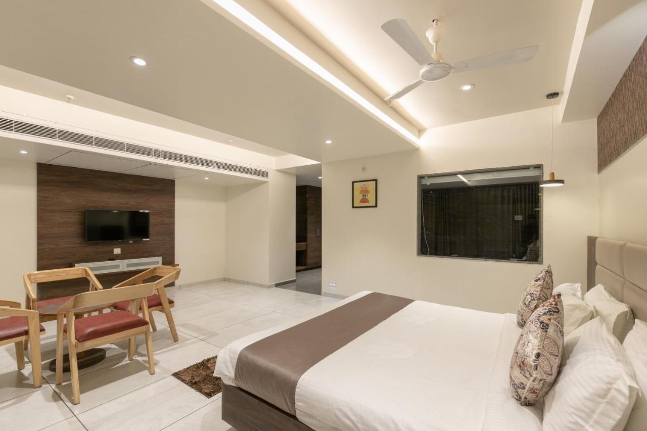 Hotel Silvera Grand Amhedabad Dış mekan fotoğraf