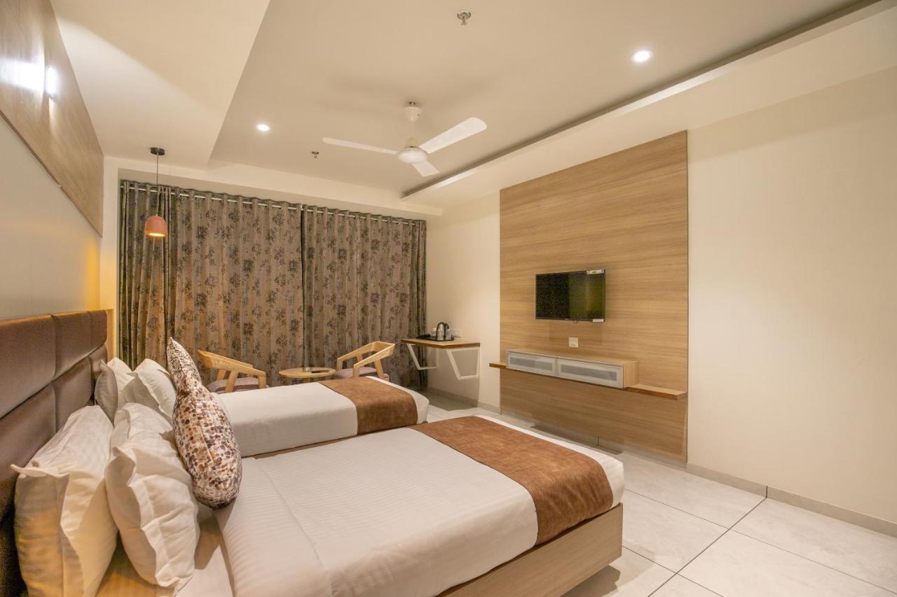 Hotel Silvera Grand Amhedabad Dış mekan fotoğraf