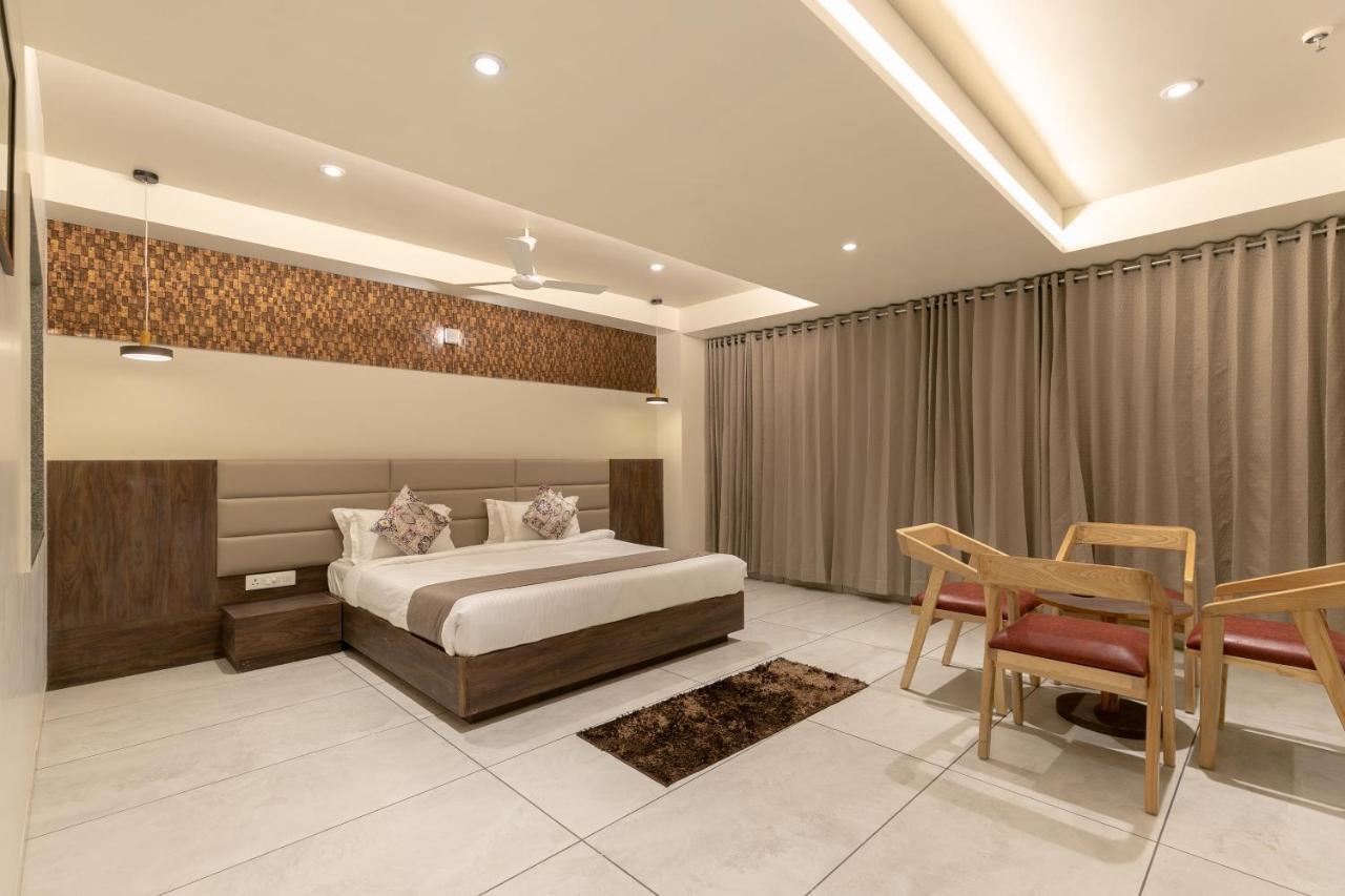 Hotel Silvera Grand Amhedabad Dış mekan fotoğraf
