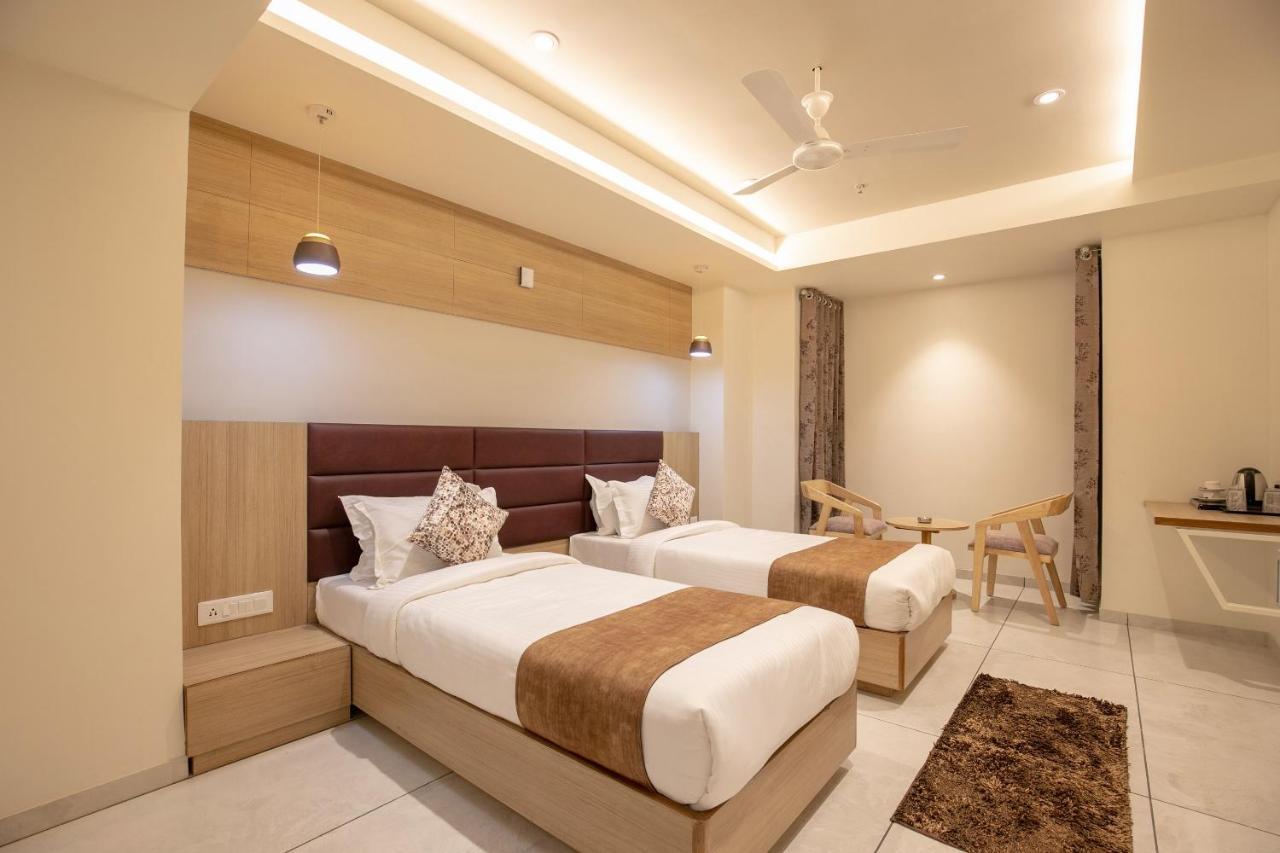 Hotel Silvera Grand Amhedabad Dış mekan fotoğraf