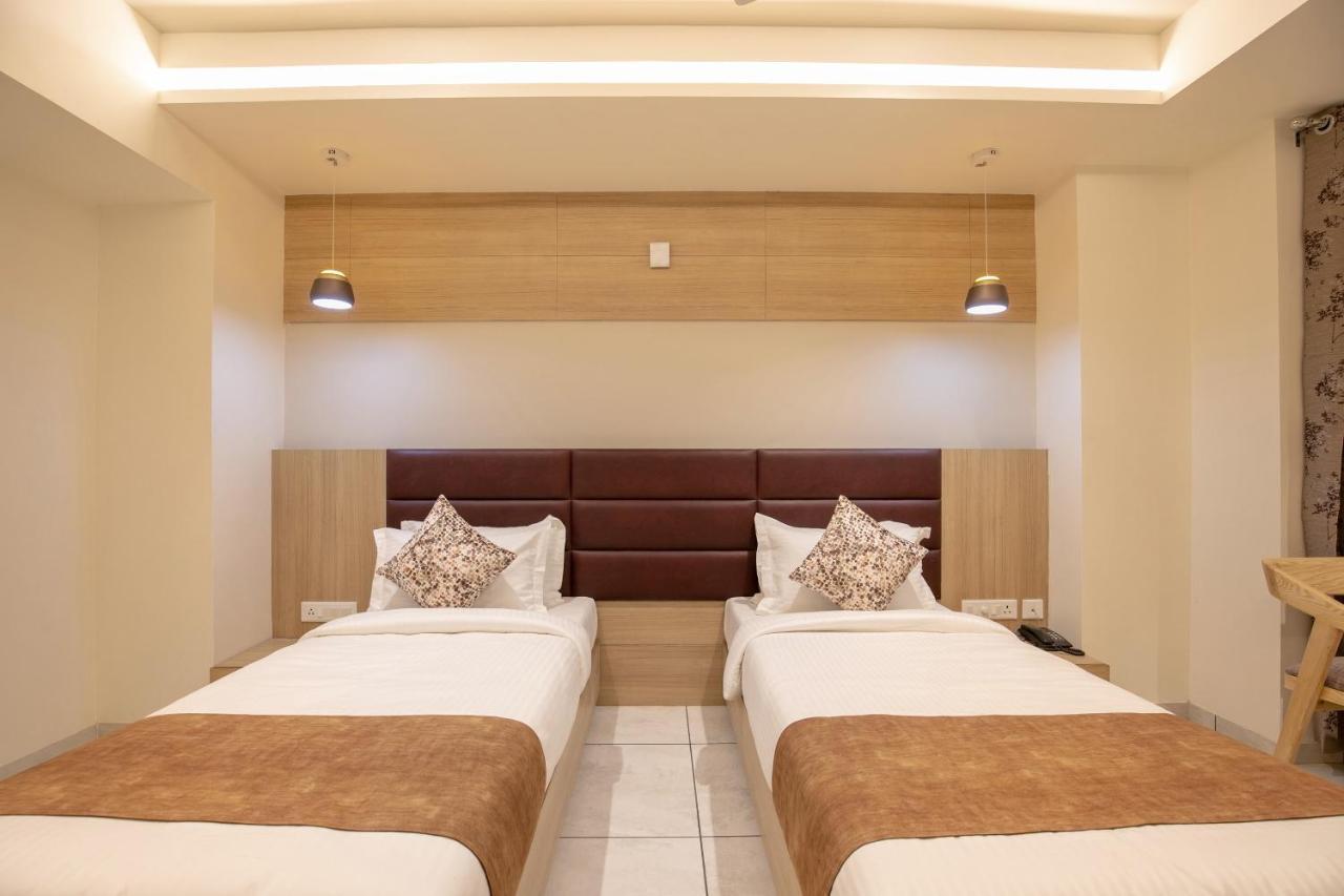 Hotel Silvera Grand Amhedabad Dış mekan fotoğraf