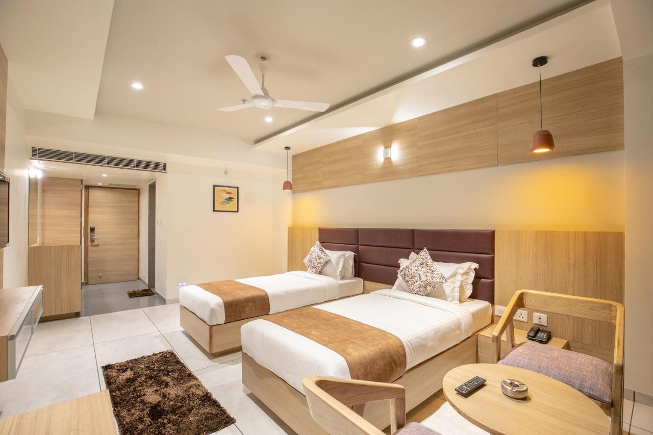 Hotel Silvera Grand Amhedabad Dış mekan fotoğraf