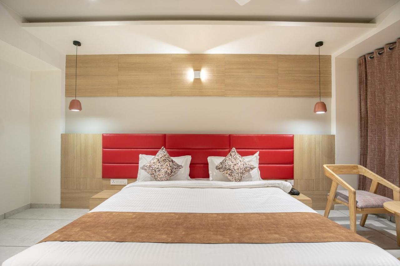 Hotel Silvera Grand Amhedabad Dış mekan fotoğraf