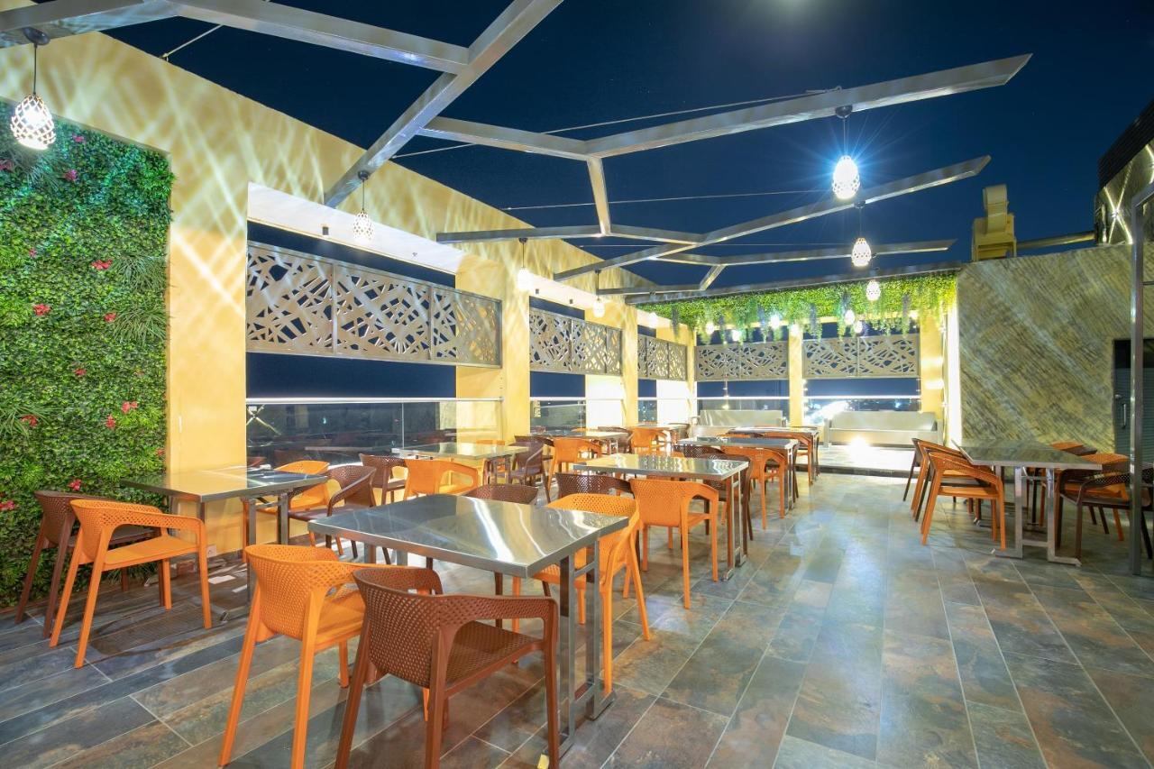 Hotel Silvera Grand Amhedabad Dış mekan fotoğraf