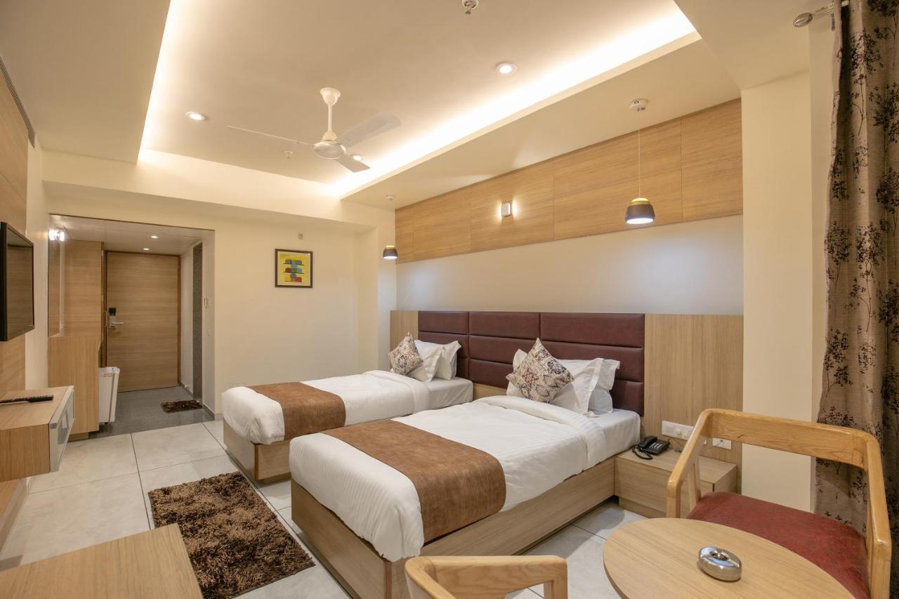 Hotel Silvera Grand Amhedabad Dış mekan fotoğraf
