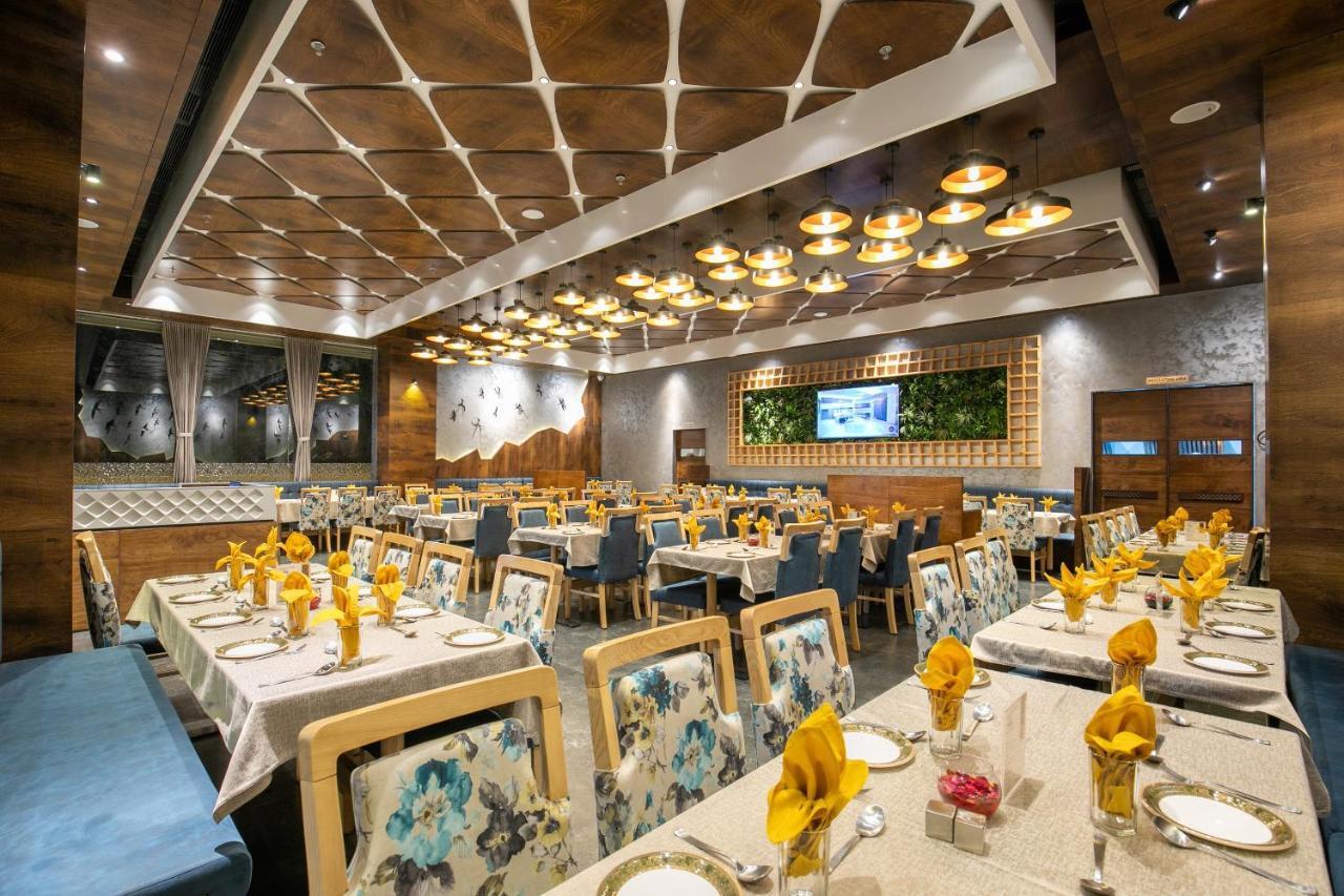 Hotel Silvera Grand Amhedabad Dış mekan fotoğraf