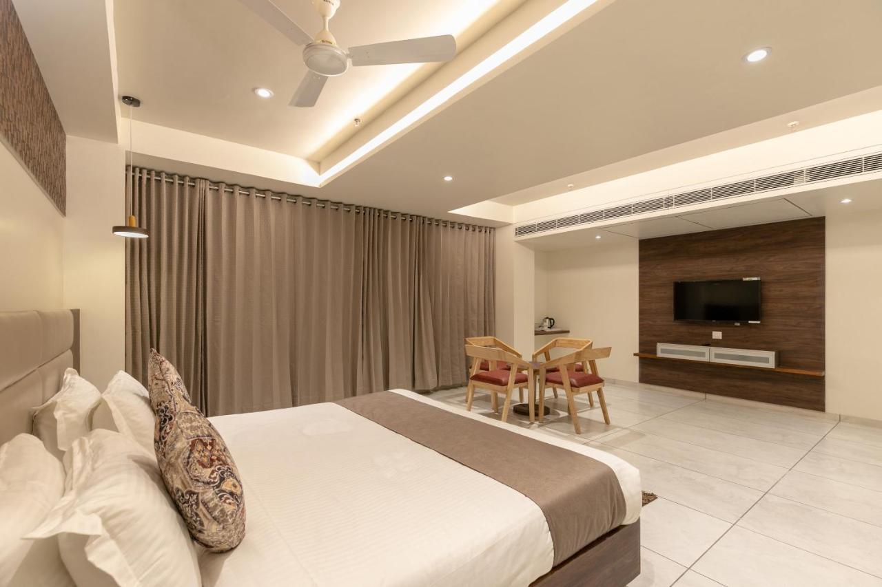 Hotel Silvera Grand Amhedabad Dış mekan fotoğraf