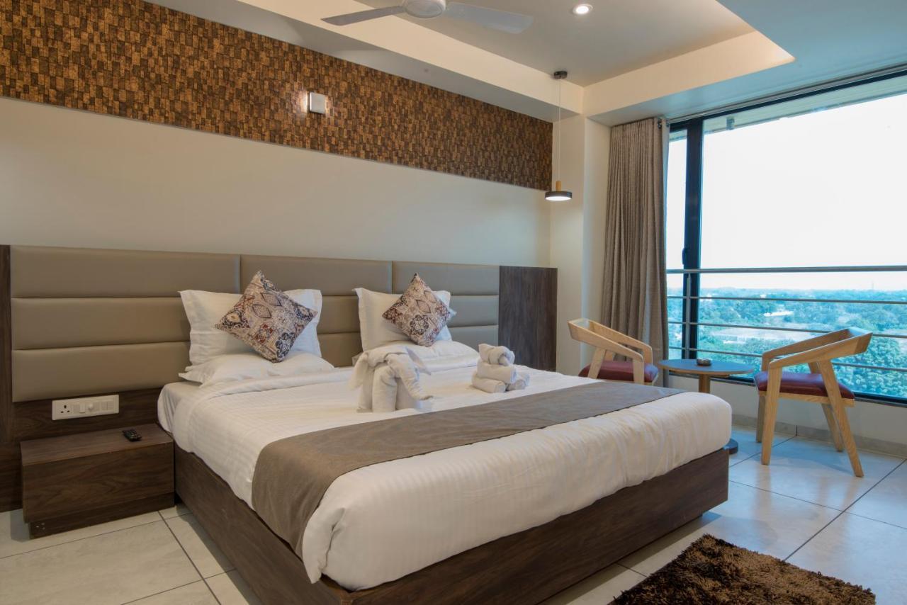 Hotel Silvera Grand Amhedabad Dış mekan fotoğraf
