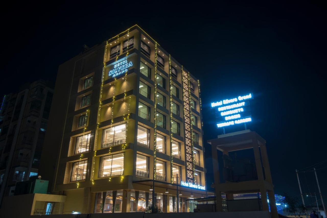 Hotel Silvera Grand Amhedabad Dış mekan fotoğraf