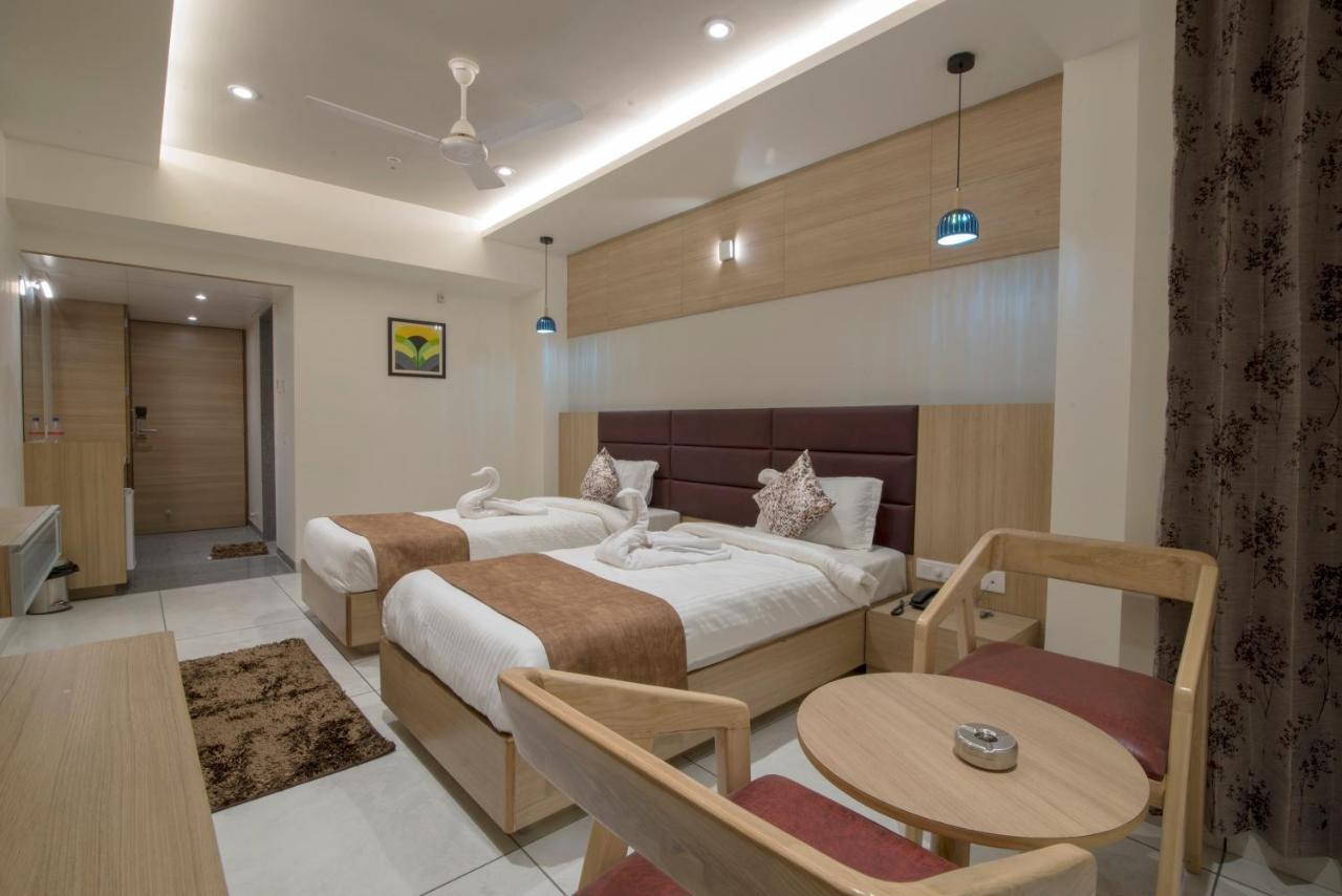 Hotel Silvera Grand Amhedabad Dış mekan fotoğraf