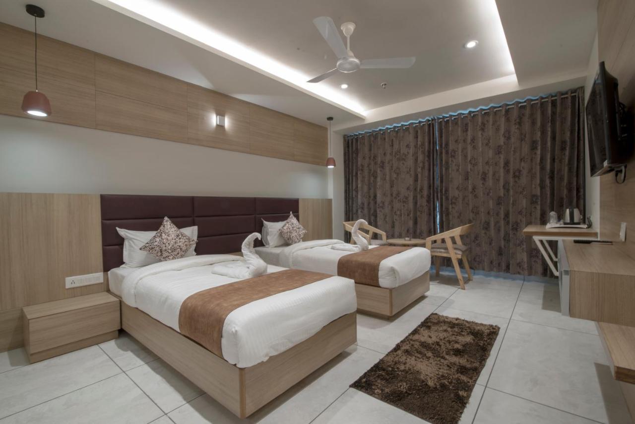 Hotel Silvera Grand Amhedabad Dış mekan fotoğraf