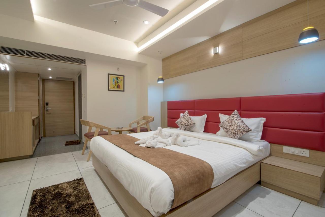 Hotel Silvera Grand Amhedabad Dış mekan fotoğraf