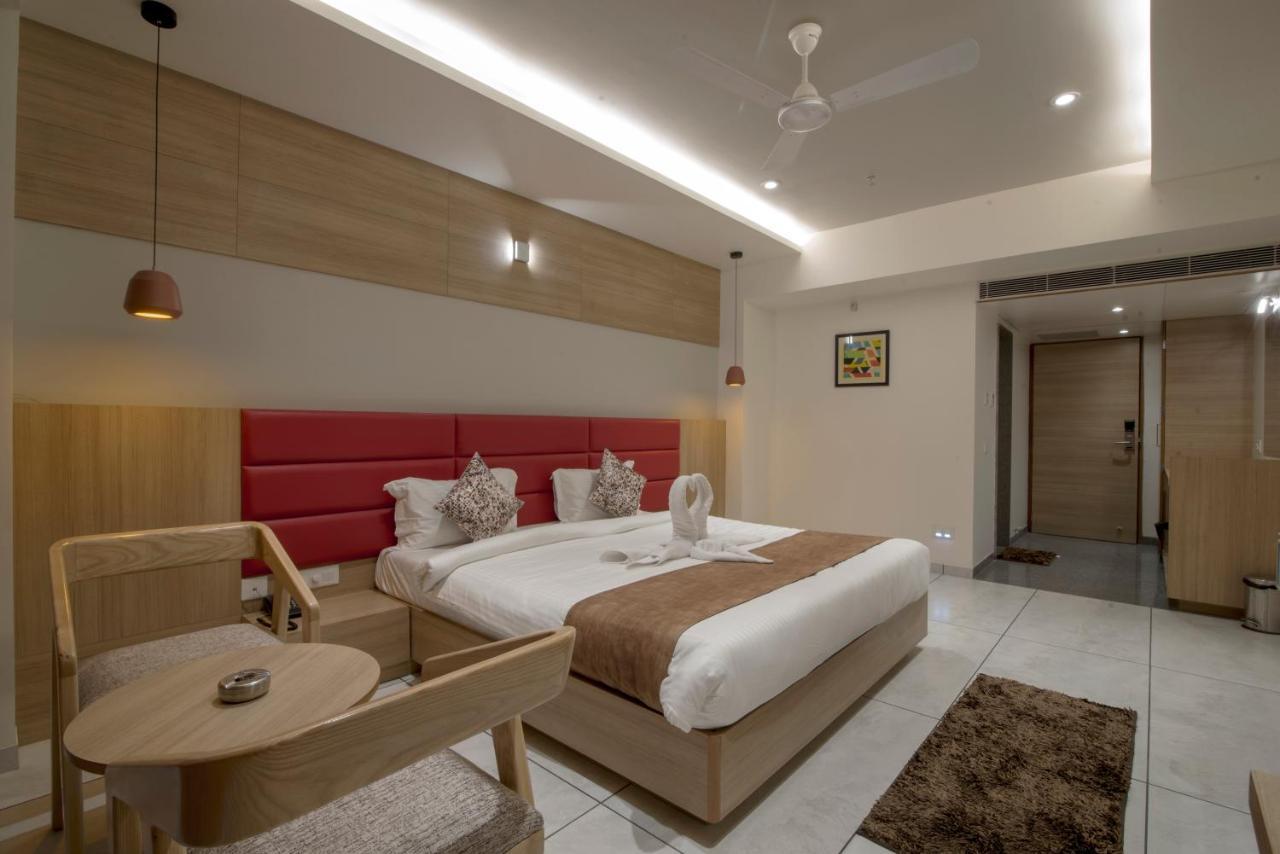 Hotel Silvera Grand Amhedabad Dış mekan fotoğraf