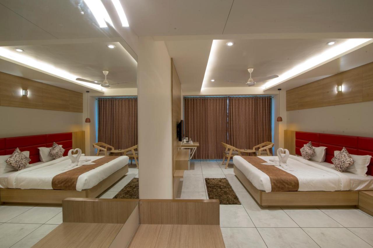 Hotel Silvera Grand Amhedabad Dış mekan fotoğraf