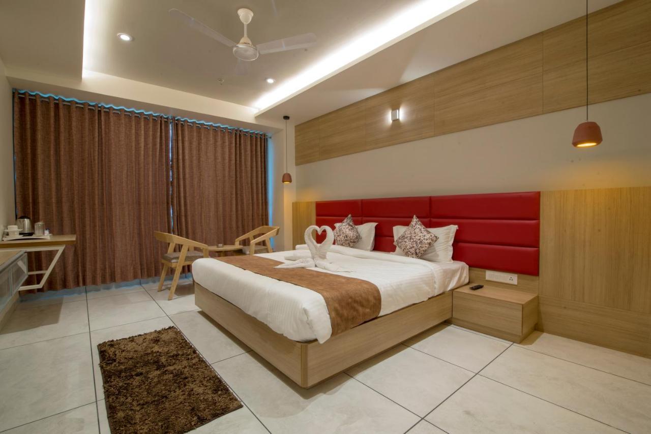 Hotel Silvera Grand Amhedabad Dış mekan fotoğraf