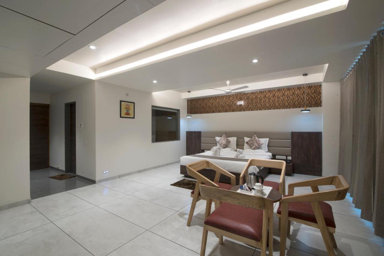 Hotel Silvera Grand Amhedabad Dış mekan fotoğraf