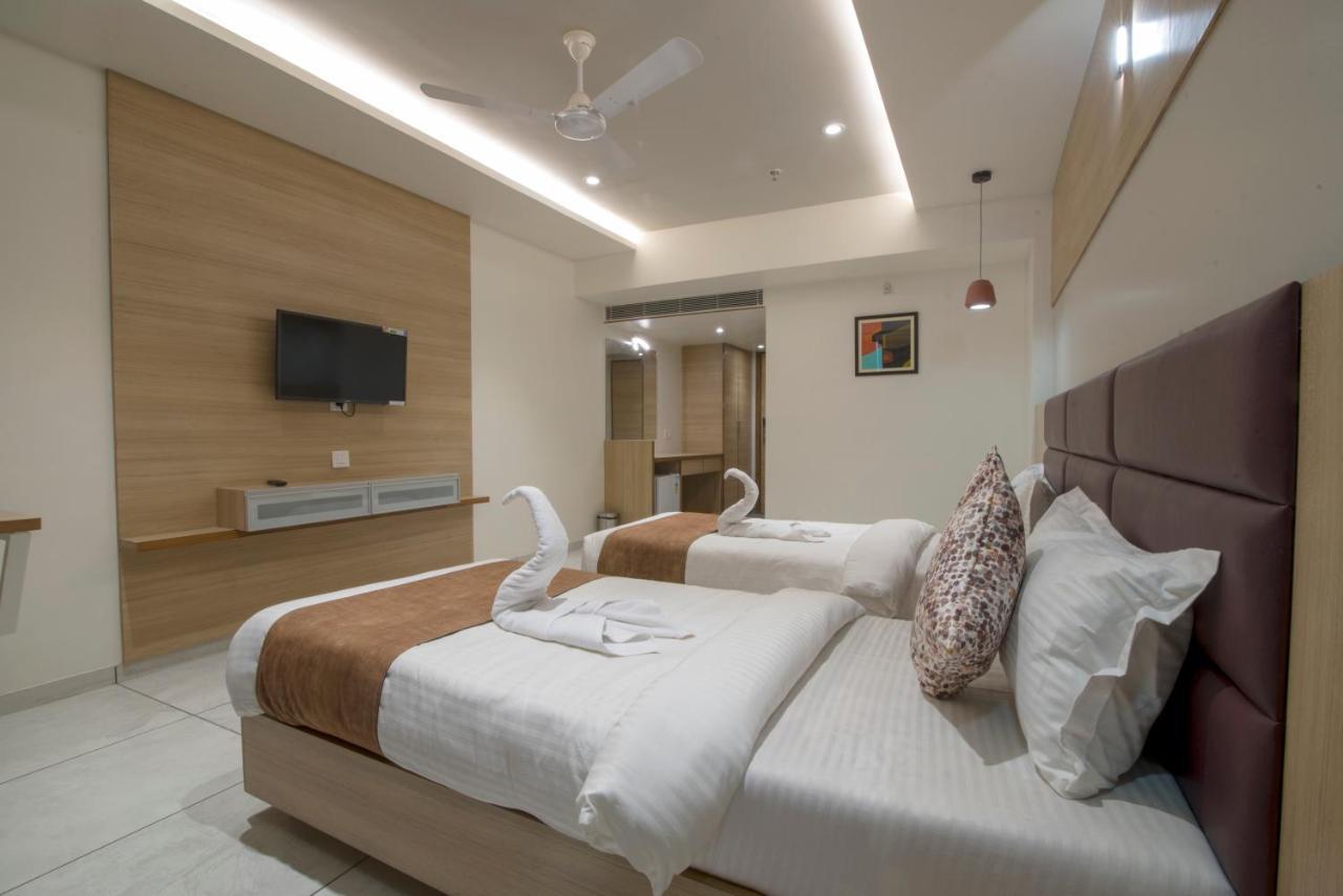 Hotel Silvera Grand Amhedabad Dış mekan fotoğraf
