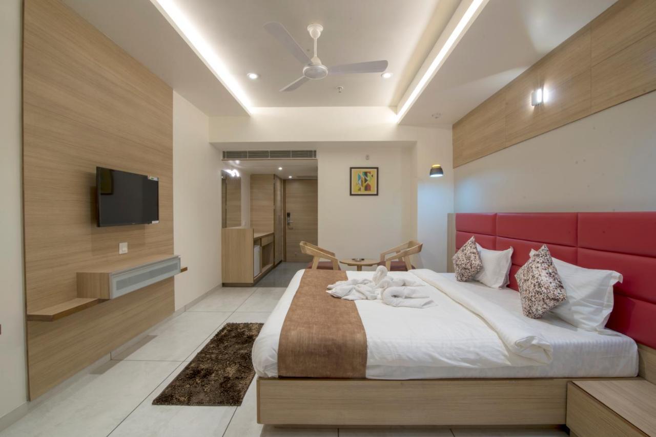 Hotel Silvera Grand Amhedabad Dış mekan fotoğraf