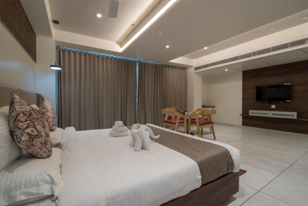 Hotel Silvera Grand Amhedabad Dış mekan fotoğraf