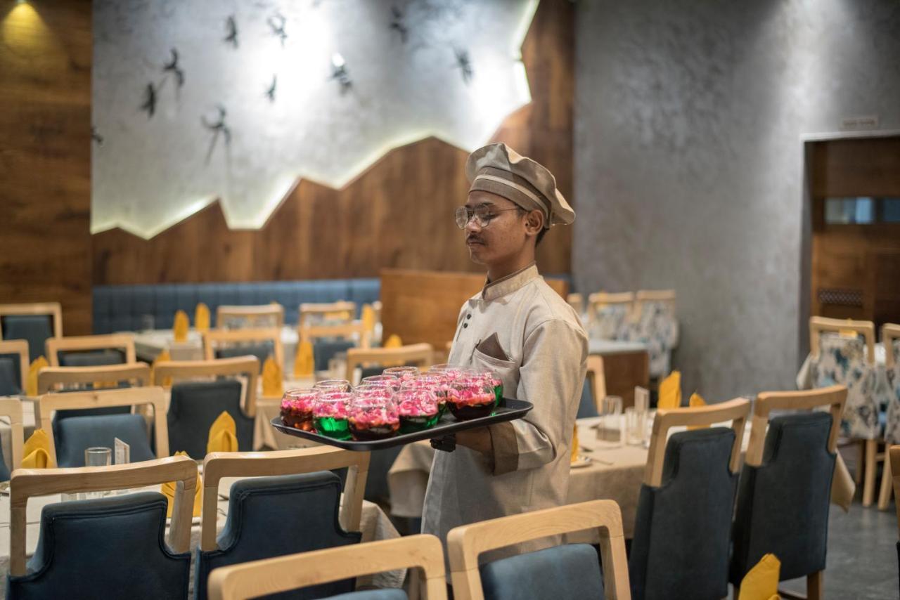 Hotel Silvera Grand Amhedabad Dış mekan fotoğraf
