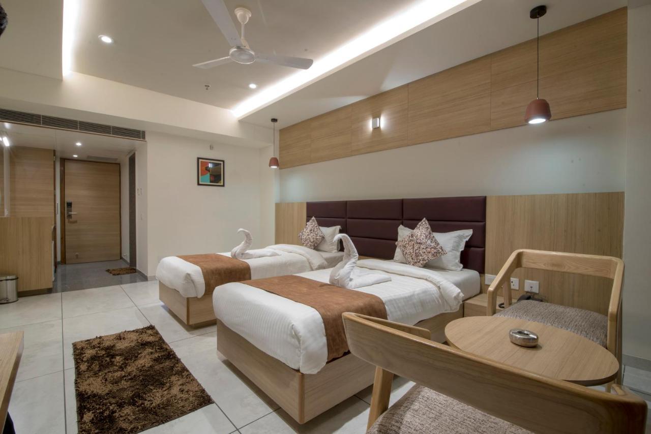Hotel Silvera Grand Amhedabad Dış mekan fotoğraf