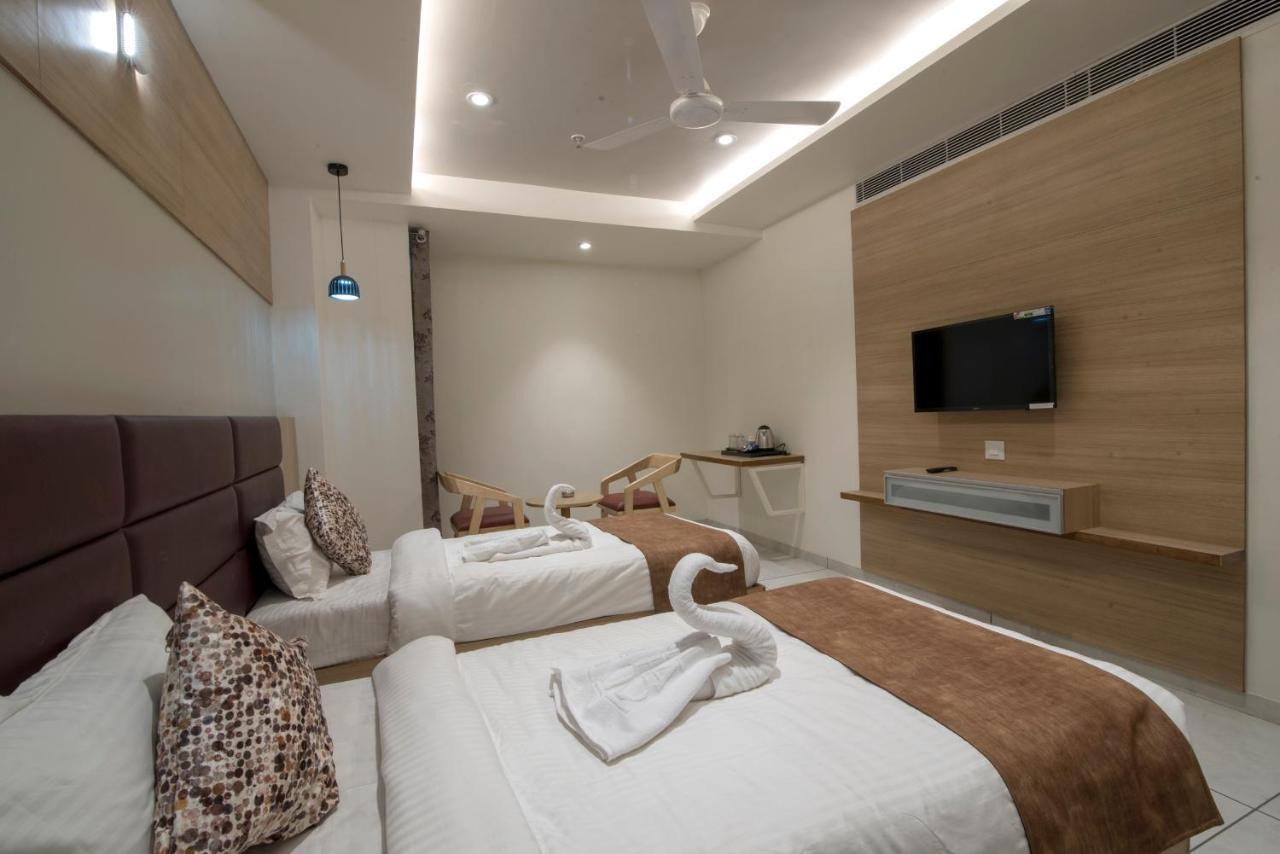 Hotel Silvera Grand Amhedabad Dış mekan fotoğraf