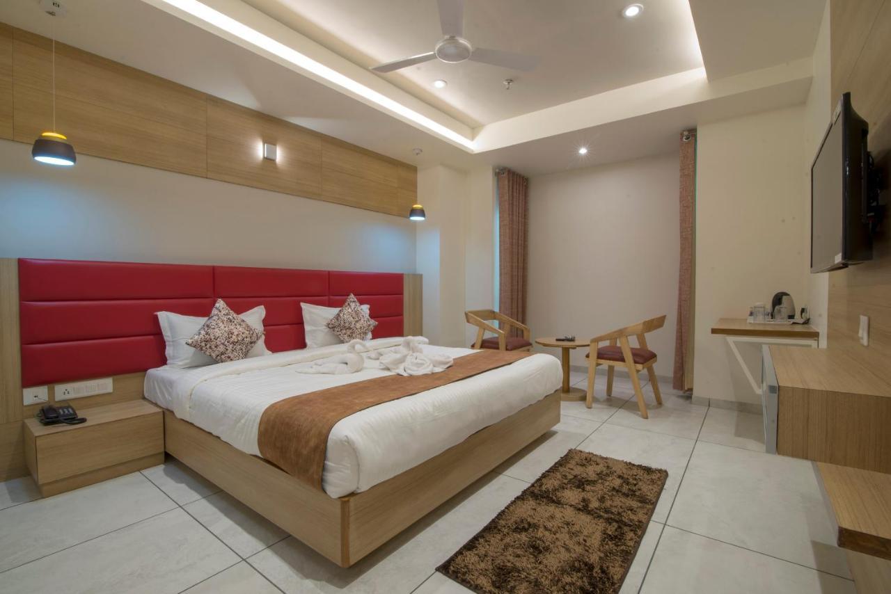 Hotel Silvera Grand Amhedabad Dış mekan fotoğraf