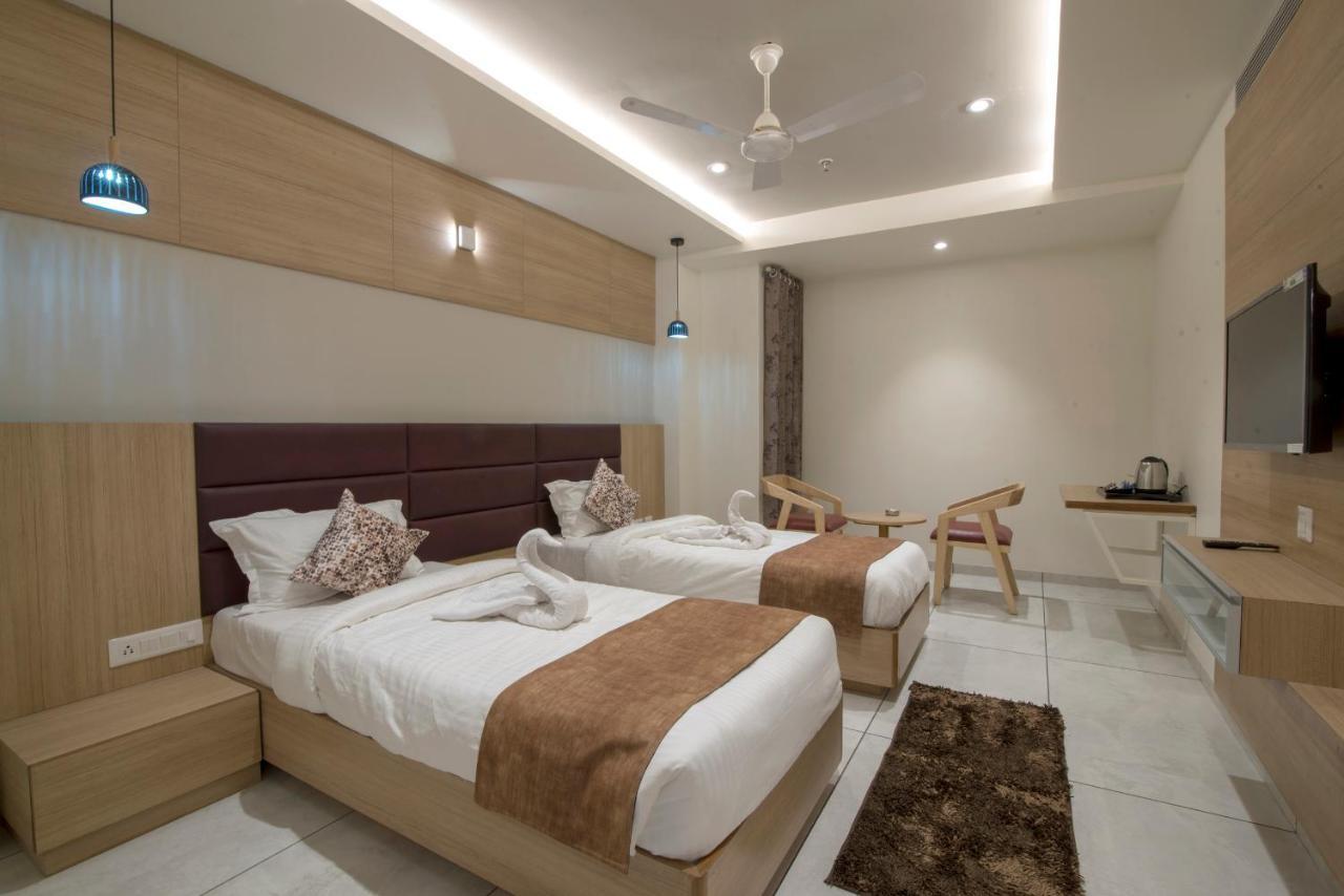 Hotel Silvera Grand Amhedabad Dış mekan fotoğraf
